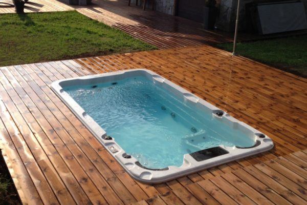 Swim-Spa-versenkt-Holz-2000x2000-1